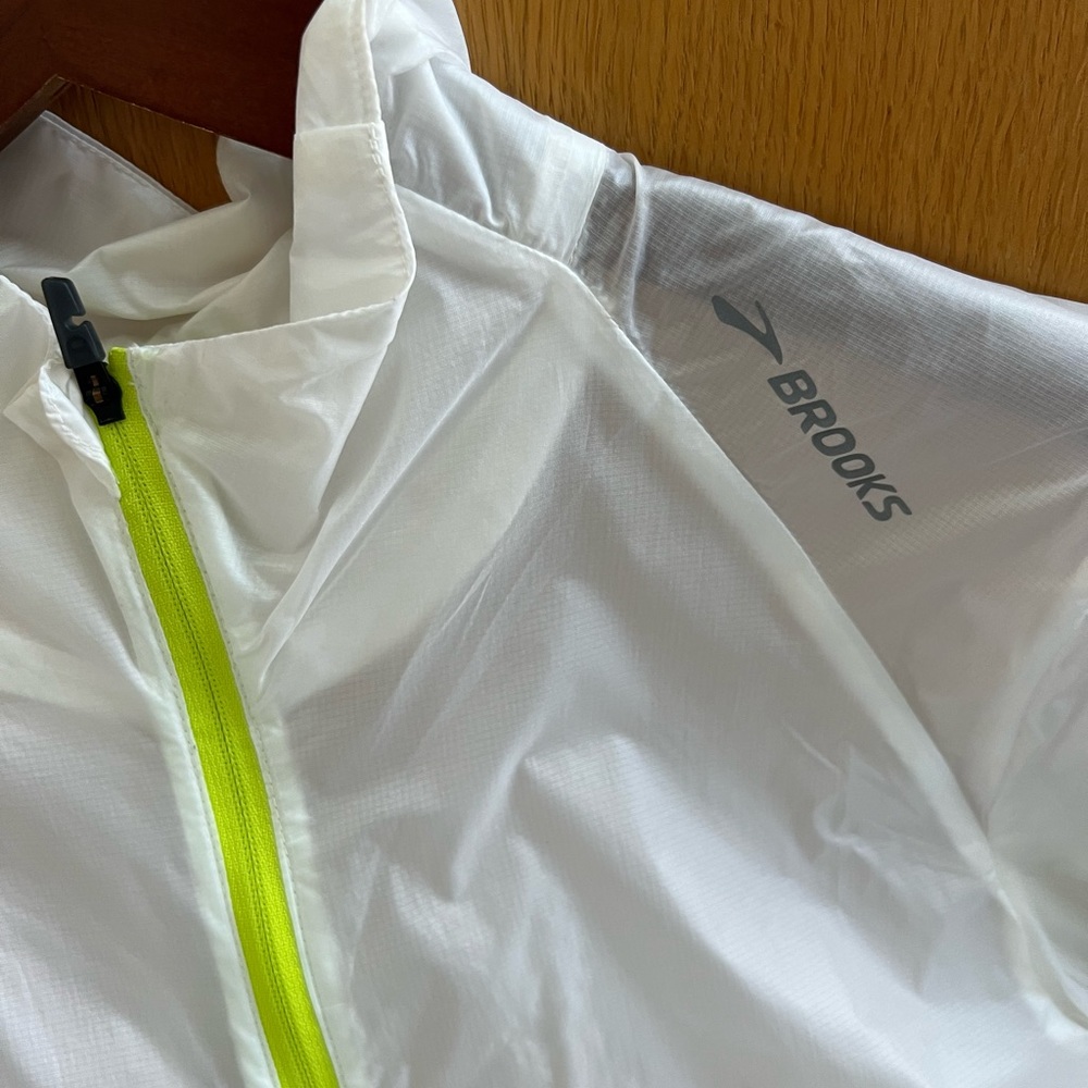Brooks Woman’s Running Jacket // Packable - image 2